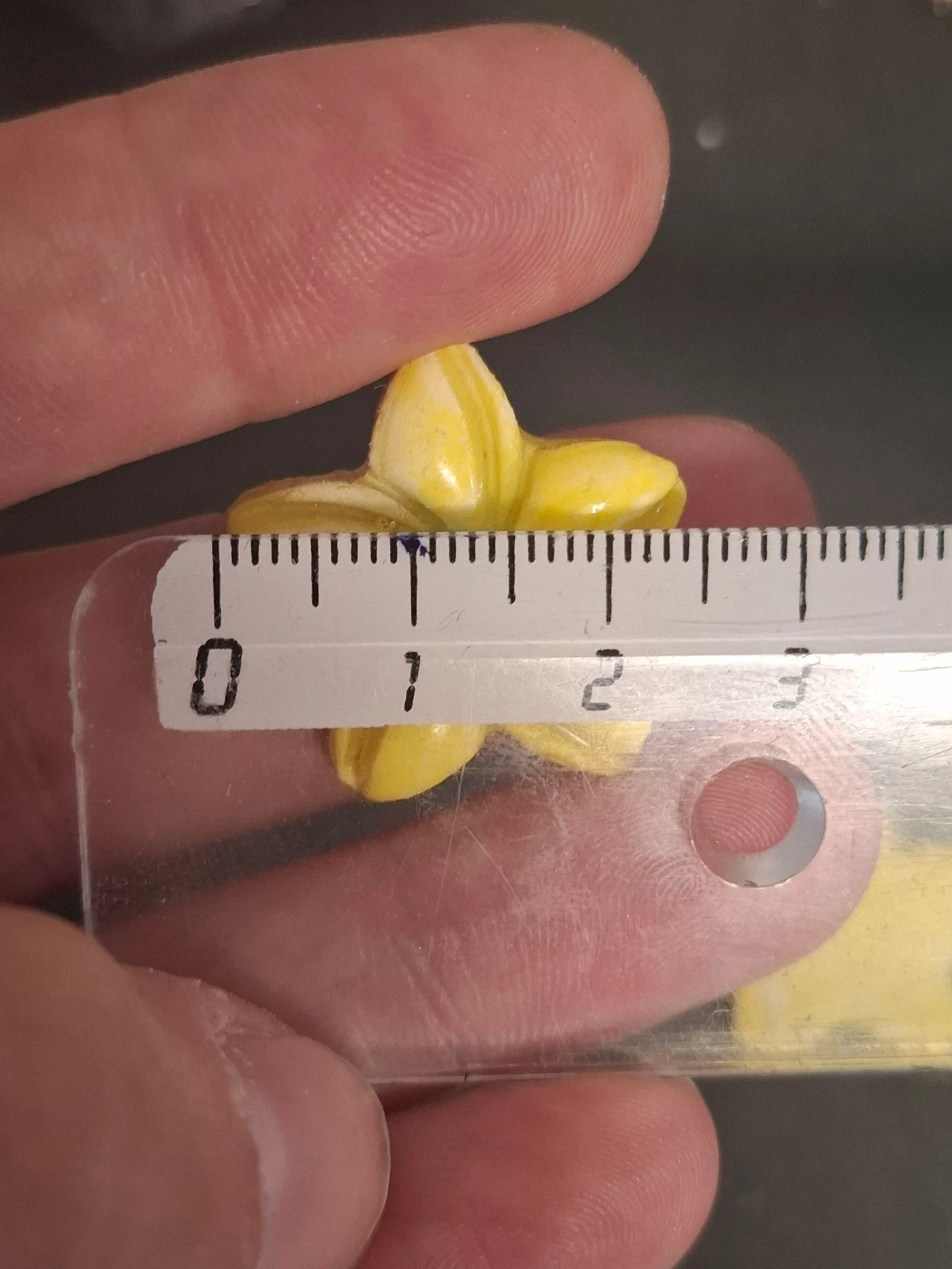 Boucle d’oreille fleurs jaune  – photo 4